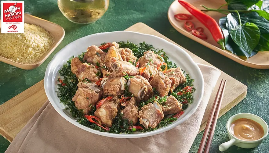 Sườn non chi&ecirc;n l&aacute; lốt