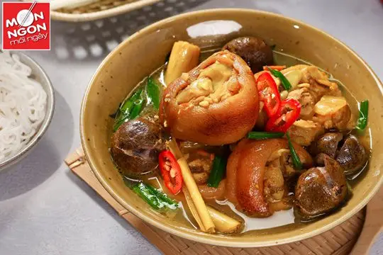 Ch&acirc;n gi&ograve; om sấu