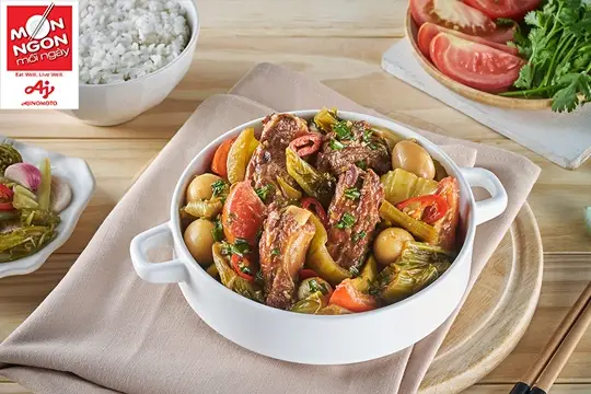 sườn non kho dưa cải