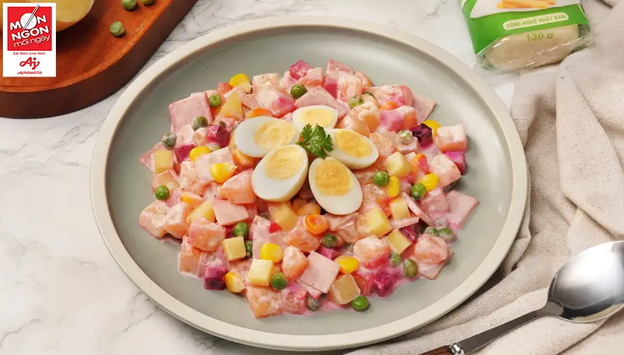 salad khoai t&acirc;y trứng c&uacute;t