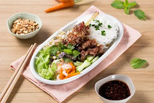 B&uacute;n thịt heo xi&ecirc;n sả nướng