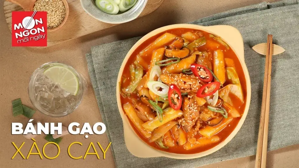 Cách nấu bánh gạo cay tokbokki chuẩn vị Hàn Quốc