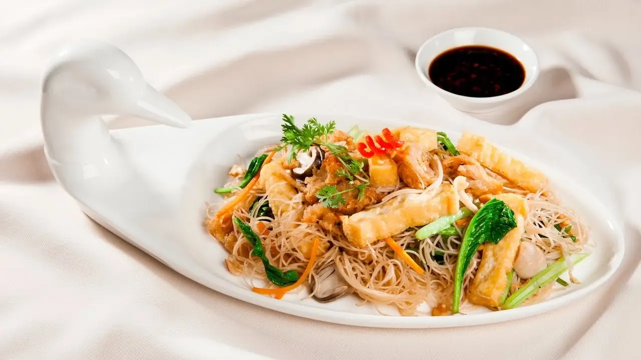 bun gao xao rau cu