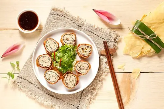Cuốn t&agrave;u hũ ky xốt r&ocirc; ti