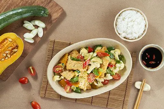 Rau củ x&agrave;o đậu hũ xốt m&egrave;