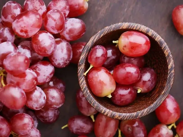 Những lợi ích vàng đến từ trái nho đỏ bạn nên biết