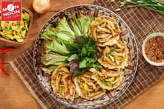 C&aacute; cơm chi&ecirc;n b&ocirc;ng hẹ mắm me
