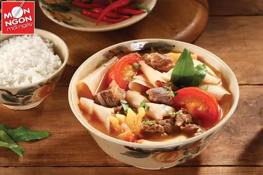 Canh g&acirc;n b&ograve; chua cay