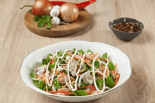Gỏi rau m&aacute; t&ocirc;m kh&ocirc; chi&ecirc;n gi&ograve;n