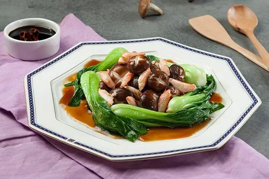 cải th&igrave;a x&agrave;o nấm đ&ocirc;ng c&ocirc; thịt cua
