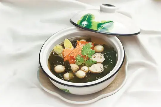 Canh rong biển chay rất tốt cho tuyến gi&aacute;p v&agrave; hệ ti&ecirc;u h&oacute;a