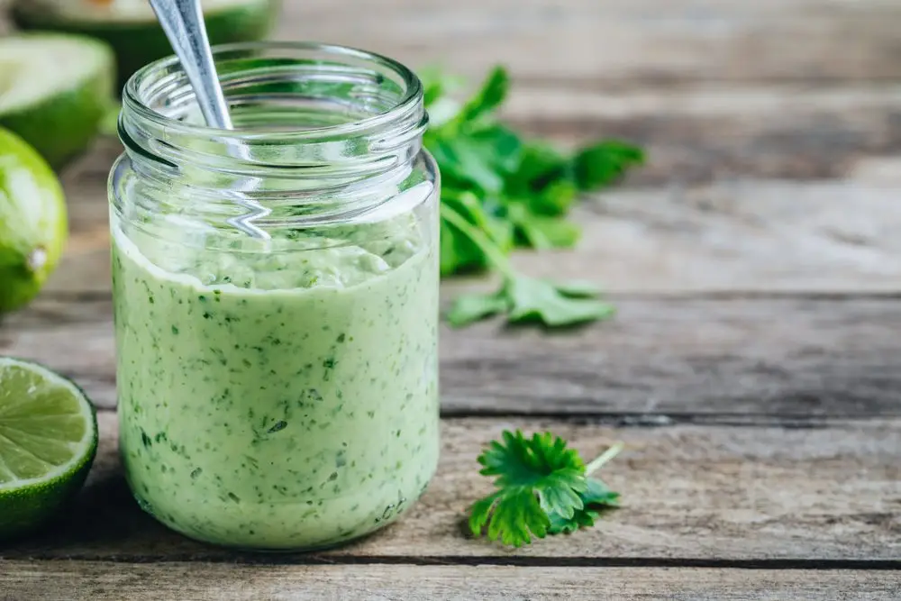 Nước sốt ng&ograve; r&iacute; v&agrave; chanh đặc sắc, lạ miệng gi&uacute;p m&oacute;n salad trở n&ecirc;n hấp dẫn
