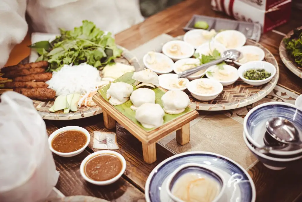 &Acirc;̉m thực mi&ecirc;̀n Trung v&ocirc; cùng đ&ocirc;̣c đáo với các món ăn ngon đa dạng
