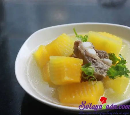Canh đu đủ nấu sườn non thanh mát ngọt thơm