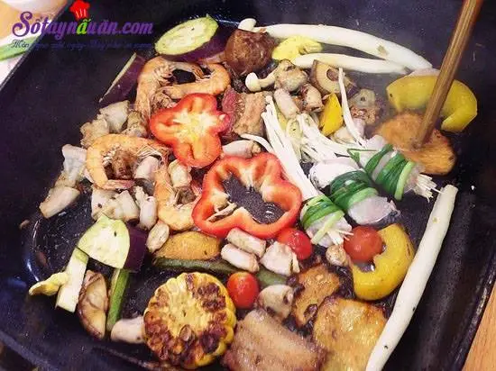C&aacute;ch l&agrave;m lẩu nướng cuối tuần tại nh&agrave; si&ecirc;u rẻ, si&ecirc;u ngon 4
