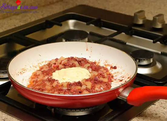 C&aacute;ch l&agrave;m m&oacute;n thịt b&ograve; băm sốt kem kiểu mới lạ m&agrave; ngon 7