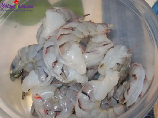 c&aacute;ch l&agrave;m t&ocirc;m xi&ecirc;n dứa nướng cực đon giản 4