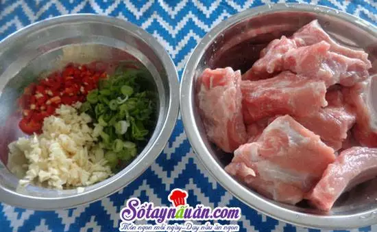 sườn chi&ecirc;n tỏi ớt 1