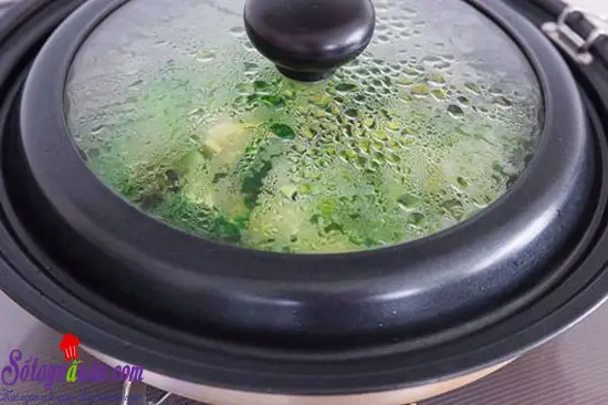 c&aacute;ch l&agrave;m s&uacute;p lơ x&agrave;o thịt b&ograve; 4