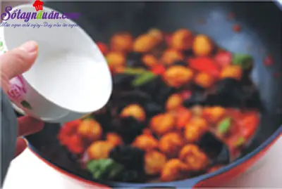 c&aacute;ch l&agrave;m trứng c&uacute;t x&agrave;o chua ngọt đưa cơm 4