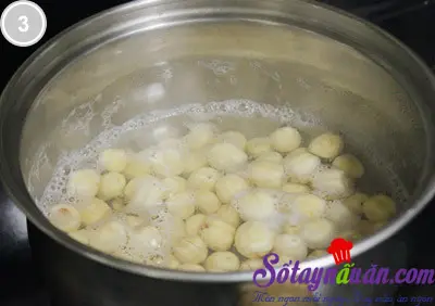 Ch&aacute;o hạt sen nấu c&ugrave;ng bắp b&ograve; 3