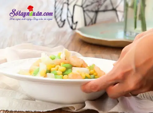 Hướng dẫn m&oacute;n t&ocirc;m x&agrave;o thập cẩm cực thơm ngon 6