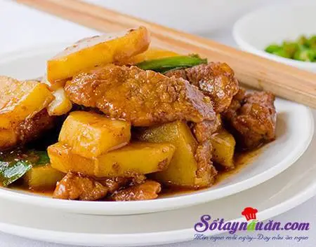 Thịt heo x&agrave;o khoai t&acirc;y