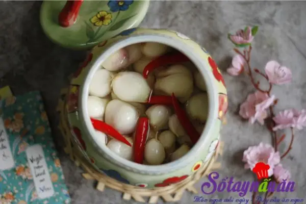 C&aacute;ch muối dưa h&agrave;nh 2