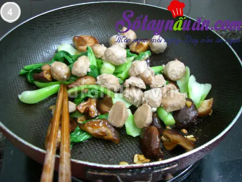 B&ograve; vi&ecirc;n x&agrave;o cải th&igrave;a nấm hương 4