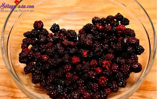 C&aacute;ch l&agrave;m b&aacute;nh quả m&acirc;m x&ocirc;i nướng phủ đường hấp dẫn 1