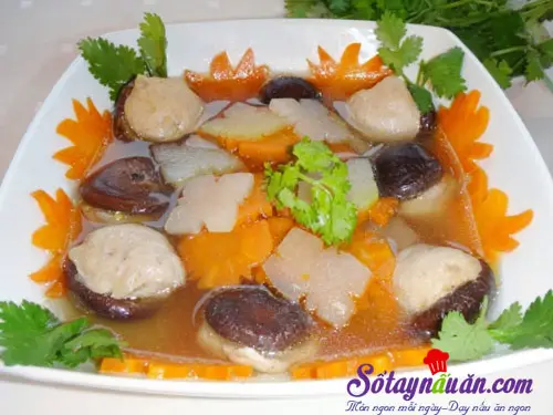 Hướng dẫn nấu canh mọc nấm hương thơm ngon cho Tết ấm áp