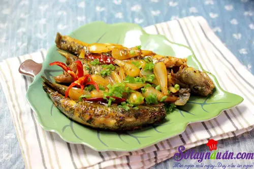 Cá bống kho củ kiệu