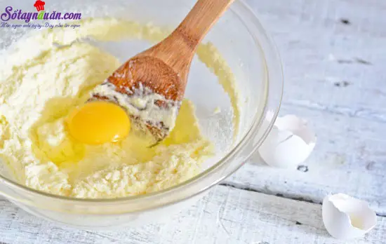 C&aacute;ch l&agrave;m b&aacute;nh b&ocirc;ng lan m&agrave;u đỏ 2