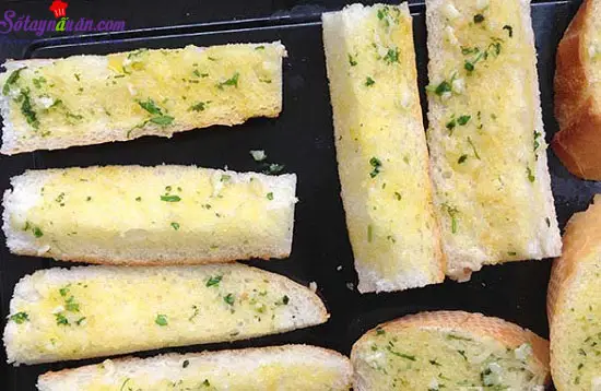  C&aacute;ch l&agrave;m b&aacute;nh m&igrave; nướng bơ tỏi 2