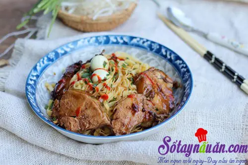 Mỳ trộn gà xì dầu