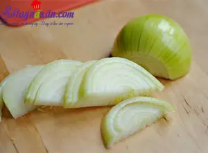c&aacute;ch l&agrave;m b&aacute;nh m&igrave; sandwich g&agrave; với sốt xo&agrave;i 2