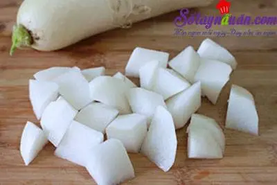 Hướng dẫn m&oacute;n m&igrave; thịt b&ograve; hầm chi&ecirc;u đ&atilde;i cả nh&agrave; ng&agrave;y se lạnh 3