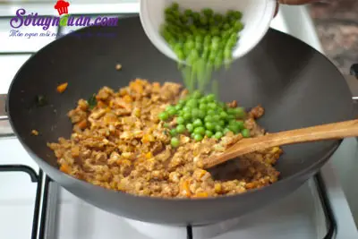 C&aacute;ch l&agrave;m b&aacute;nh gối c&agrave; ri g&agrave; thơm ngon kh&oacute; cưỡng 6