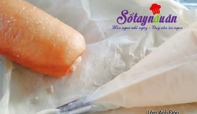 B&aacute;nh m&igrave; chi&ecirc;n nh&acirc;n kem custard 13