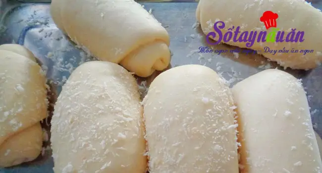 B&aacute;nh m&igrave; chi&ecirc;n nh&acirc;n kem custard 10