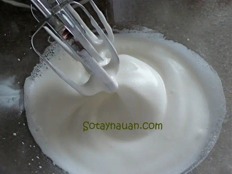 C&aacute;ch l&agrave;m b&aacute;nh mousse tr&agrave; xanh chanh 5