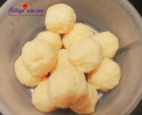 C&aacute;ch l&agrave;m b&aacute;nh trung thu nh&acirc;n custard thơm ngon cho b&eacute; 1