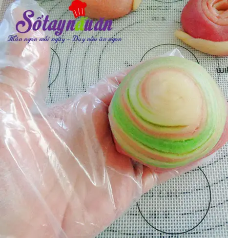 Học l&agrave;m b&aacute;nh trung thu cầu vồng bảy sắc đẹp m&ecirc; mẩn