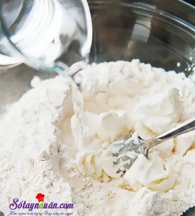 Hướng dẫn l&agrave;m b&aacute;nh bao chi&ecirc;n nh&acirc;n lạp xường ngon 5
