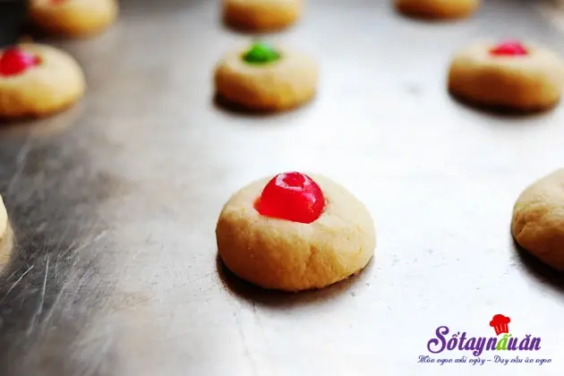 c&aacute;ch l&agrave;m b&aacute;nh quy bơ cherry cho tiệc noel đ&oacute;n gi&aacute;ng sinh