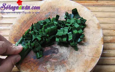 C&aacute;ch l&agrave;m sữa đậu n&agrave;nh l&aacute; dứa cho thời tiết se lạnh 4