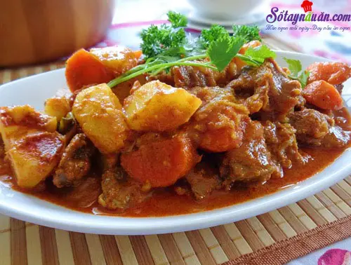 Hướng dẫn cách nấu cà ri bò khoai tây cà rốt kiểu Nhật