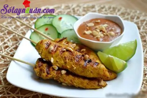Thịt g&agrave; xi&ecirc;n que nướng kiểu Th&aacute;i