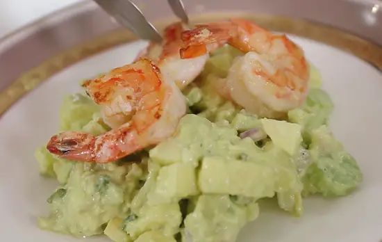 Cách làm salad hải sản ngon mát ngày hè