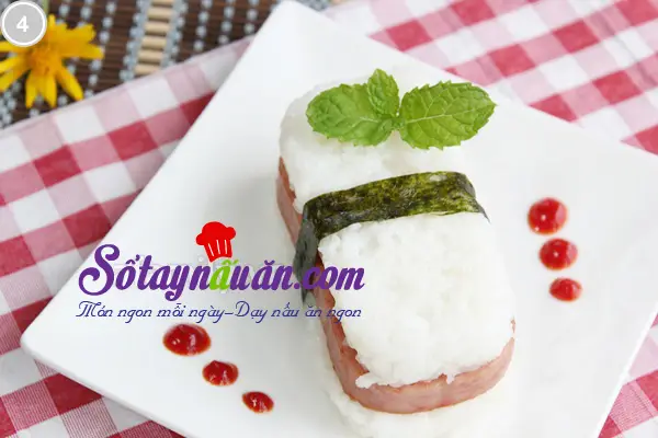 Biến tấu c&ugrave;ng cơm kẹp thịt hộp 4